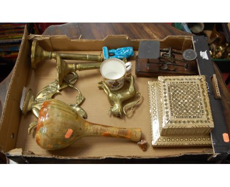 A box of miscellaneous items to include musical table top cigarette dispenser, Diamond Jubilee commemorative mug, brass candl