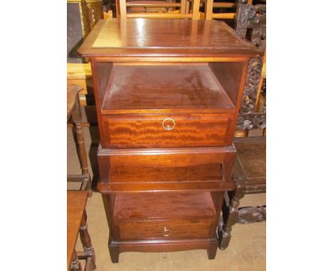 A pair of stag dressing tables together with an alabaster table lamp