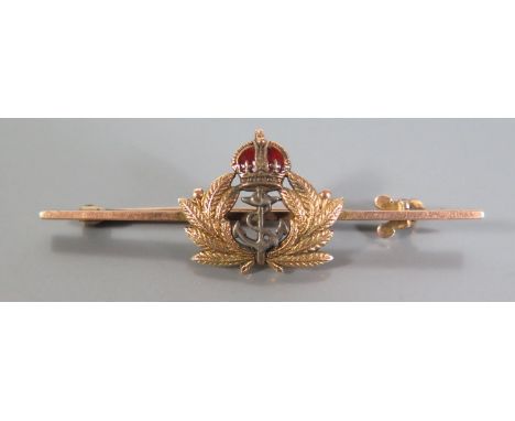 A 9ct Gold and Enamel Royal Navy Brooch, 3.8g 