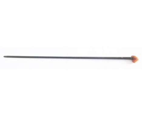 A Waking Cane with Amber Finial, 54.6g