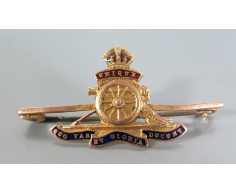 A 9ct Gold and Enamel Royal Artillery Brooch, 4.4g 