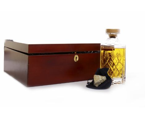 AULD WEMBLEY DECANTER SET AGED 10 YEARSSingle malt whisky.Issued to commemorate the opening of the new Wembley Stadium on May