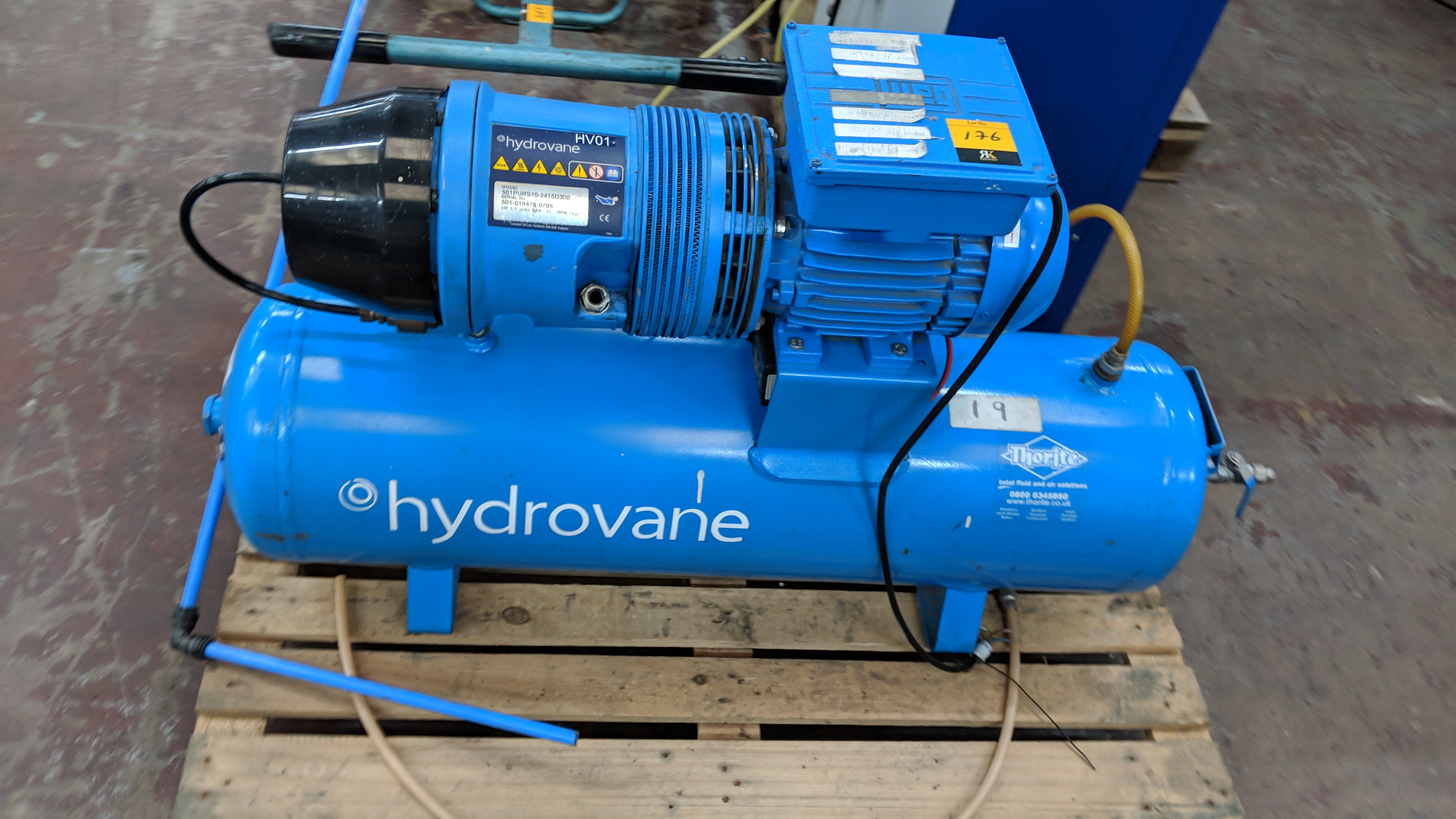 Hydrovane HV01 model 501PURS102415D300 allinone compressor system including builtin horizonta