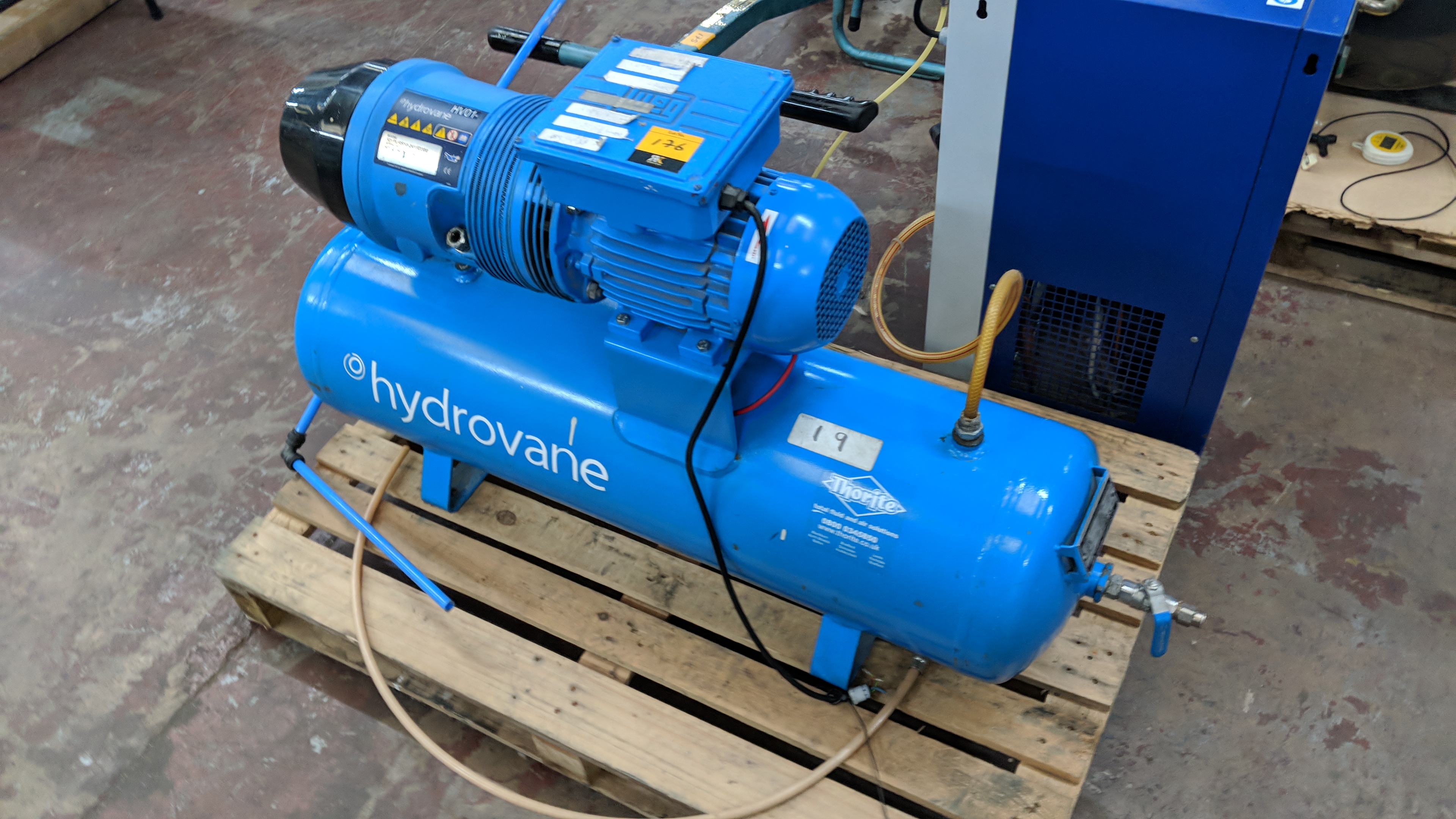 Hydrovane HV01 model 501PURS102415D300 allinone compressor system including builtin horizonta