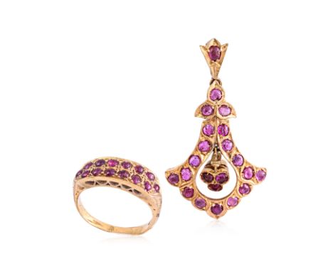 AN ANTIQUE STYLE RUBY CABOCHON PENDANT AND RING SET
Featuring ruby cabochons mounted in yellow metal settings, likely gold, m