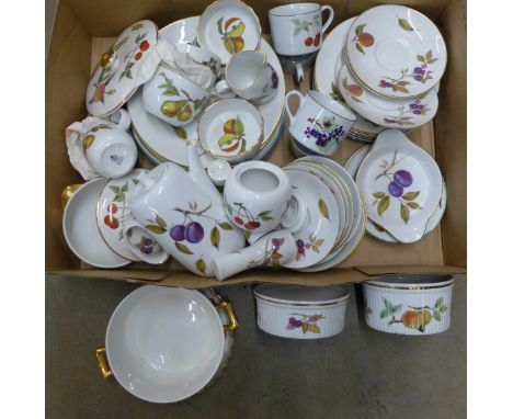 A collection of Royal Worcester Evesham tea and dinnerwares**PLEASE NOTE THIS LOT IS NOT ELIGIBLE FOR POSTING AND PACKING** 