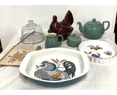 Selection of miscellaneous pottery to include Poole, Royal Worcester, Denby etc 