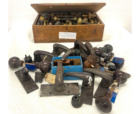 Large Selection of vintage door knobs, handles with a small box of hinges. 