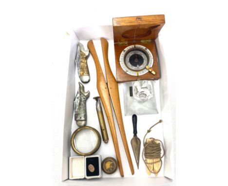 Tray of vintage miscellaneous items to include pocket knifes, gloves stretchers etc 
