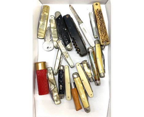 Selection of vintage pen knifes to include a silver mother of pearl pen knife 