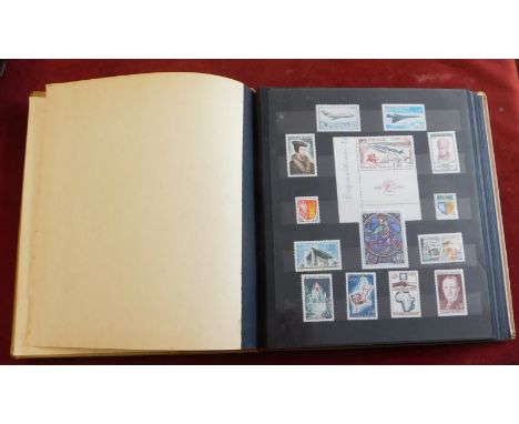 France 1964-1969 Album of u/m commemorative issues with some postage included (150+). Light adhesion throughout