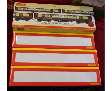 Hornby R4196 Coach Pack, 'The Golden Arrow' Coaches, Mint in Box.