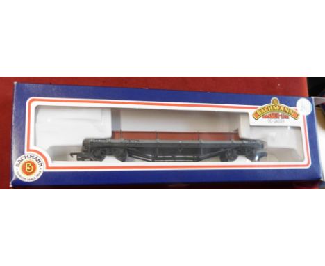 Bachmann 00 Scale 33-925 30- Ton Bogie Bolster Wagon With Steel Beams B.R. (M) Grey - Diamond Frame, Mint in Box.