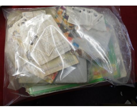Cigarette Card mixed collection in a bag, two WWII Aircraft Identification booklets and a Renault 14 Haynes Owners manual