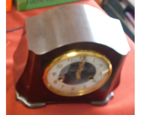 British made 1950 Smiths Bakelite Enfield chime mantel clock, in very good condition. Buyer collects