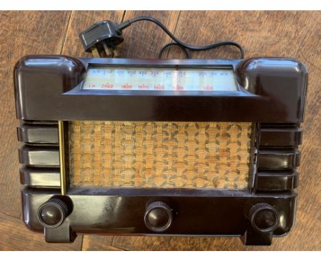 VINTAGE 'MASTERADIO' TABLETOP RECEIVER. Masteradio Sandown Sapphire D121, table receiver, in moulded bakelite case with a yel