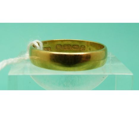 A 22ct gold wedding ring, weight 3.3g (Size N)