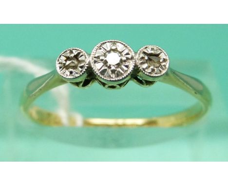 An 18ct gold ring set with three diamonds in a star setting (Size O)