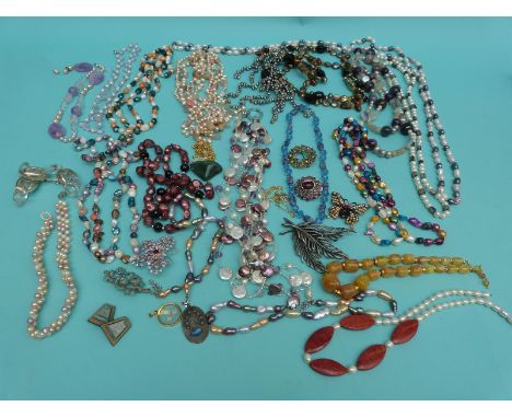 A collection of necklaces to include pearls, agate and pearl necklace, tigers eye and pearl necklace, amethyst necklace etc