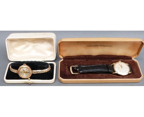 An Edwardian 9ct gold ladies wristwatch with Arabic numerals, blued hands and gilt engine turned dial, on expanding metal bra