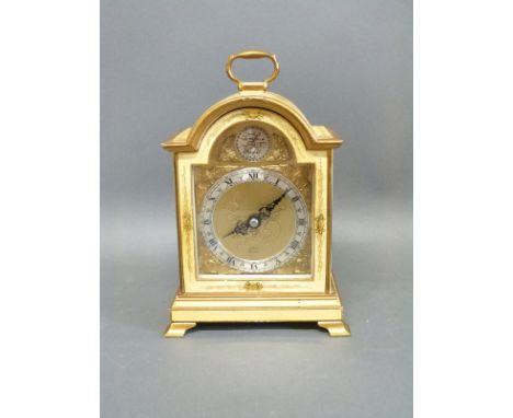 Elliott of London chinoiserie mantel clock in gold coloured lacquer with oriental figures to sides, with Roman chapter ring a