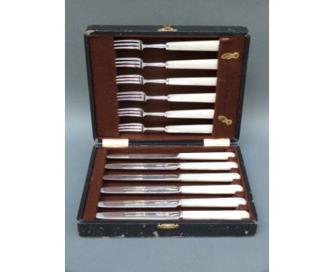 A cased set of hallmarked silver and mother of pearl handled fruit knives and forks, Sheffield 1932, maker R.F.Mosley & Co., 