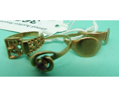 Two 9ct gold signet rings, a 9ct gold buckle ring and a 9ct gold ring set with a ruby, weight 6.2g 