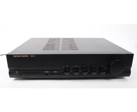 Harman/Kardon - A late 20th century Harman/Kardon HK 610 intergrated Hi-Fi amplifier. In black colourway.