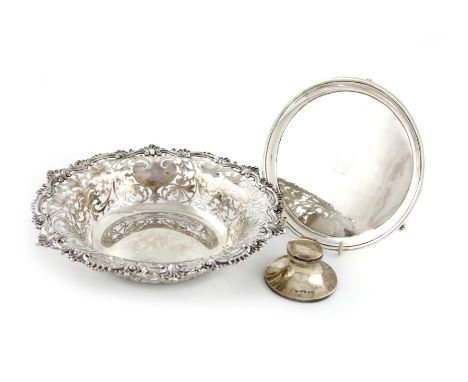 A mixed lot of silver items, comprising: a George III silver waiter, by John Hutson, London 1796, circular form, moulded bord