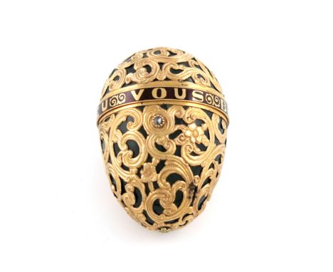 An 18th century gold-mounted green agate egg, unmarked, French or English, the green hardstone body overlaid with pierced fol