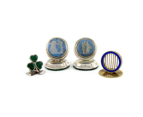 A pair of Edwardian silver-mounted Wedgwood Jasperware menu card holders, by Cohen and Charles, Chester 1905, disc form, with