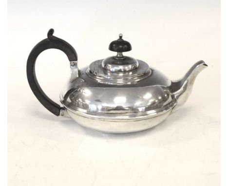 Edwrad VII silver "bachelor's" teapot, London 1909, 351g gross approx.