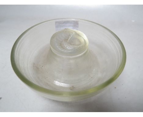AN EARLY 20TH CENTURY LALIQUE OPALESCENT 'SERPENT' DESIGN CENDRIER, etched makers mark R. Lalique to bottom edge, approximate
