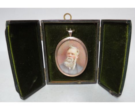 (XIX-XX). Oval portrait miniature on ivory, head and shoulder study of a bearded gentleman, unsigned, framed and glazed in an