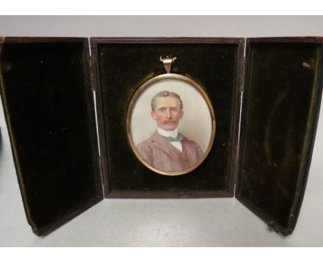 (XIX-XX).  Oval portrait miniature on ivory, study of a gentleman with white starched collar, indistinctly signed middle to l