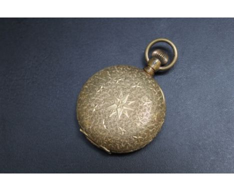 AN AMERICAN ENGRAVED FULL HUNTER MANUAL WIND POCKET WATCH BY TRENTON WATCH CO, heavily engraved with star detailing, Dia 5.5 