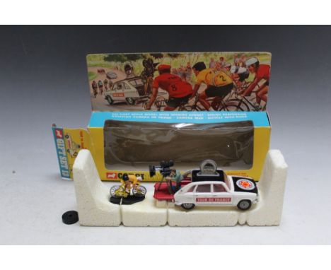 A CORGI GIFT SET 13 TOUR DE FRANCE, renault R16 Paramount film unit, W 22 cmCondition Report:tear to side of box - see images