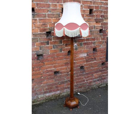 A TWENTIETH CENTURY ART DECO STYLE STANDARD LAMP WITH SHADE,  H 150 cm (excluding shade)