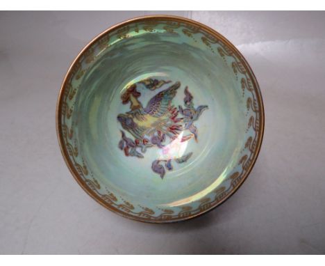 AN EARLY 20TH CENTURY WEDGWOOD FAIRYLAND LUSTRE SMALL FOOTED BOWL - PATTERN Z4831, the green tonal exterior with unusual gilt