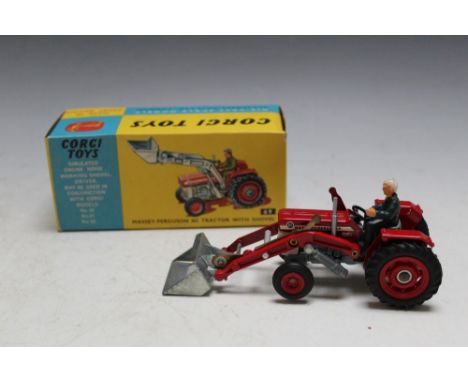 A BOXED CORGI MASSEY - FERGUSON 165 TRACTOR WITH SHOVEL, W 13 cm