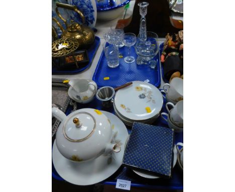 A Leftmann Weiden Bavarian part tea service, to include teapot, milk jug, teacups and saucers, glassware including a glass di