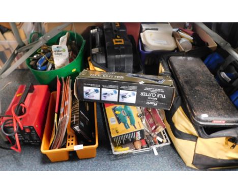 Power and other tools, to include a Blackspur sander, a Harris Tarmaster's tile cutter, various sockets, etc. (a quantity)