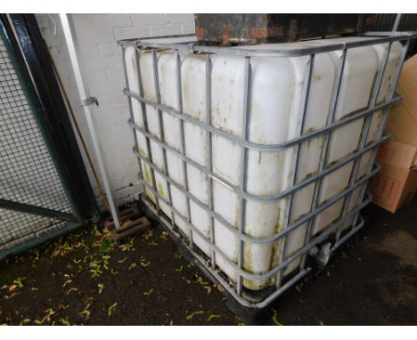 A 1,000 litre metal framed pallet based plastic bowser water tank, with tap.