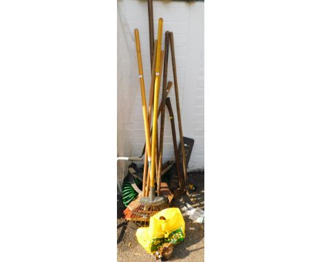 A selection of garden tools, to include hoes, racks, hose, oil can, etc. (a quantity)