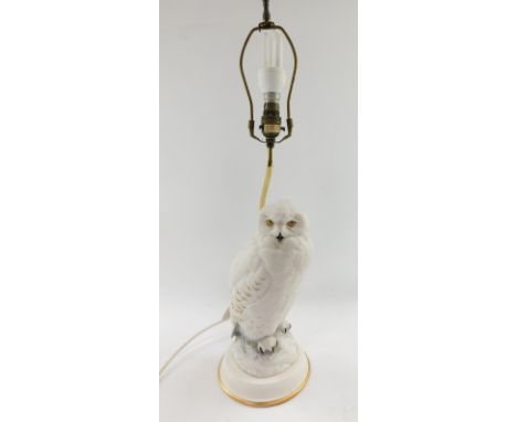 A Franklin Mint porcelain table lamp modelled as a snowy owl, by Raymond Watson, circa 1987, 65cm high. Upon initial inspecti