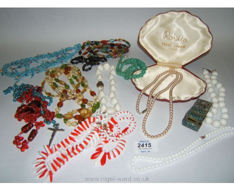 Miscellaneous Costume Jewellery, vintage Glass Beads, cased Pearls etc.