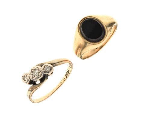 9ct gold signet ring set black hardstone, size H approx, and an illusion set diamond three-stone ring, stamped '9ct Plat', si