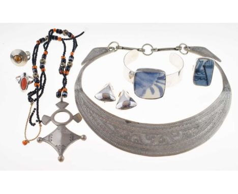 Quantity of white metal jewellery, to include engraved necklace with crescent-shaped field; bangle with blue and white porcel