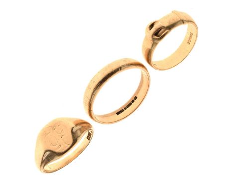 Three 9ct gold rings, comprising a wedding band, size X approx, a belt buckle ring, size P approx, and a signet ring, size R 
