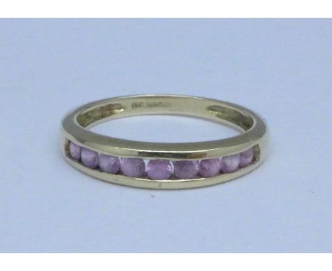 A 9ct gold and pink stone ring, 1.9g, K